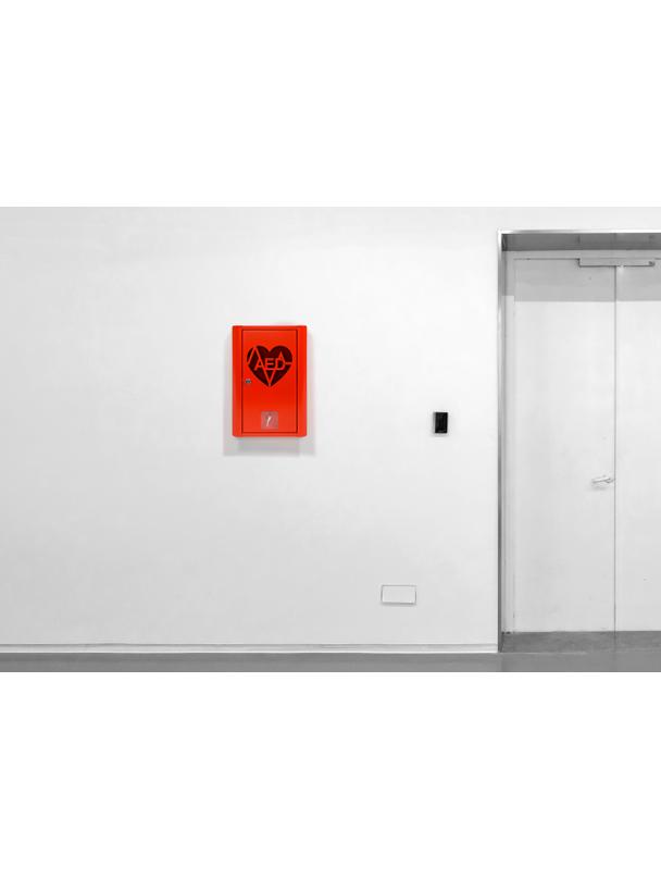 Szafka metalowa na Defibrylator AED zamykana na klucz  z naklejką  ML.RED ( CZERWONA RAL 3020 )